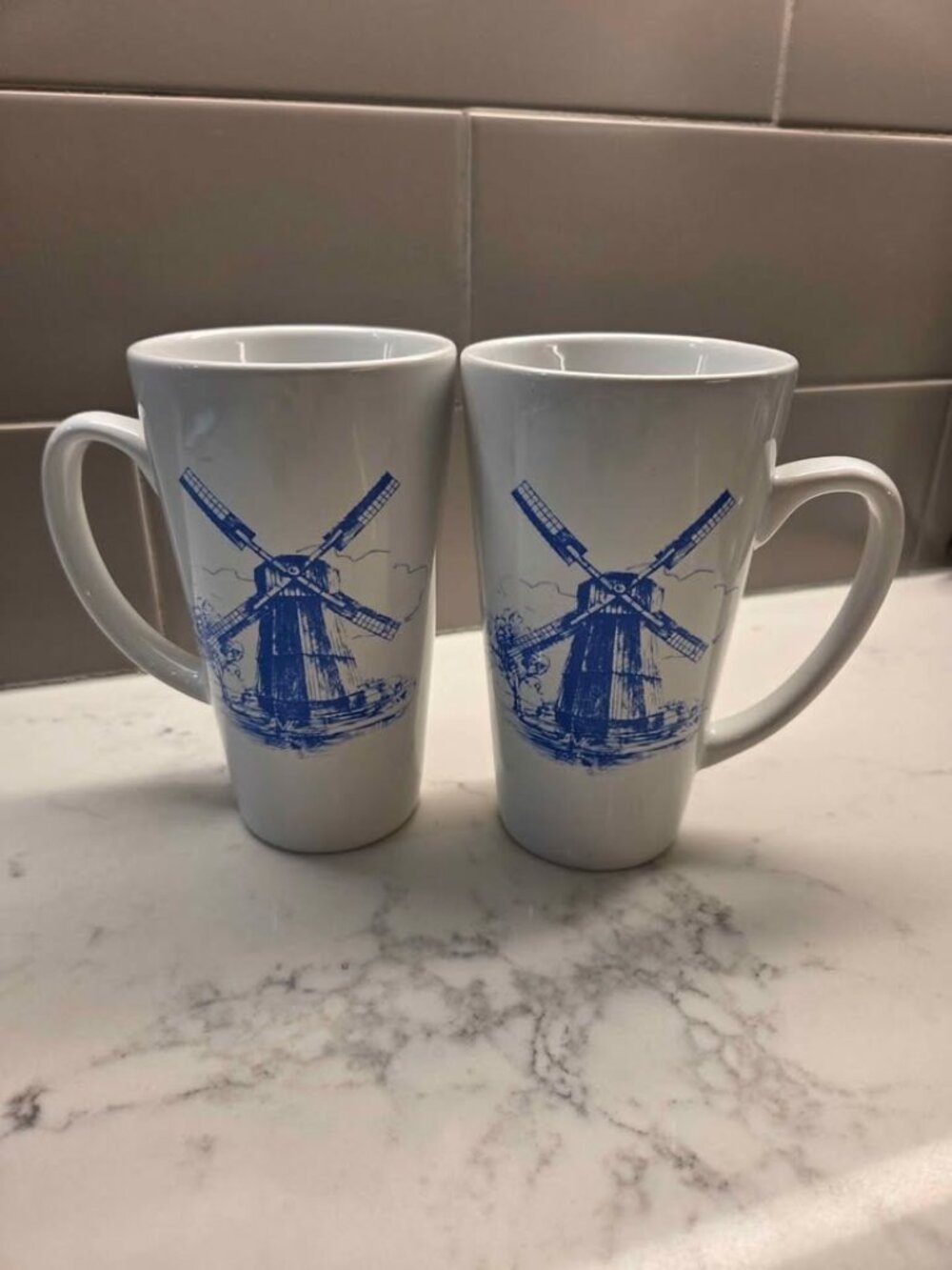 Vintage Pair of 16 oz white ceramic coffee/latte mugs featuring a blue Dutch win